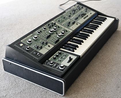 Roland-SH7